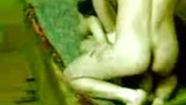 Bethany îi place să esperma pe webcam. Priviți cum această camwhore freacă un vibrator gigantic pe clitorisul ei până când ea vine. Ar trebui să viri cu ea!